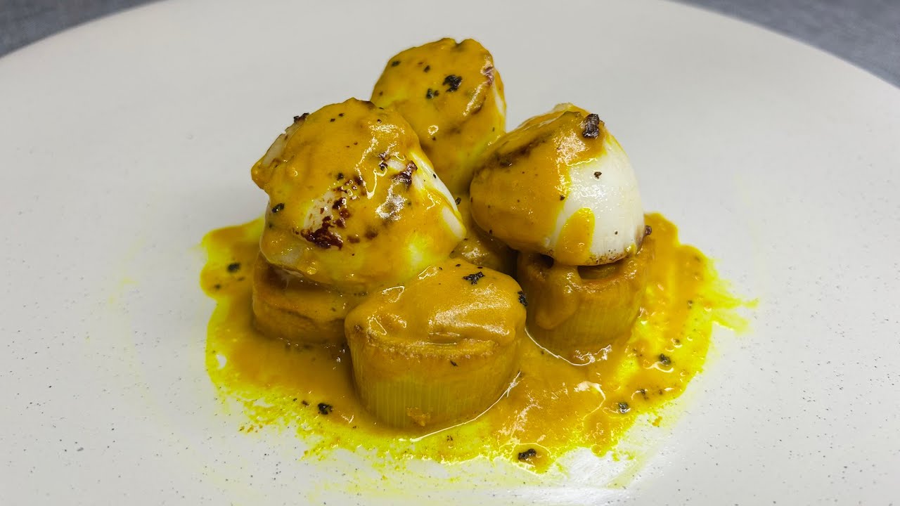 Saint-Jacques snackées et Poireau au Curcuma