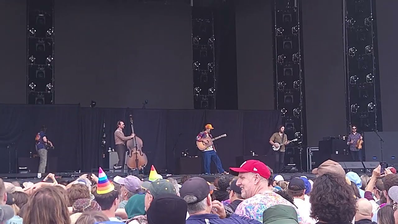 Billy Strings - Away From the Mire, Live, Golden Gate Park, San Francisco, 8-1-25, 4K 