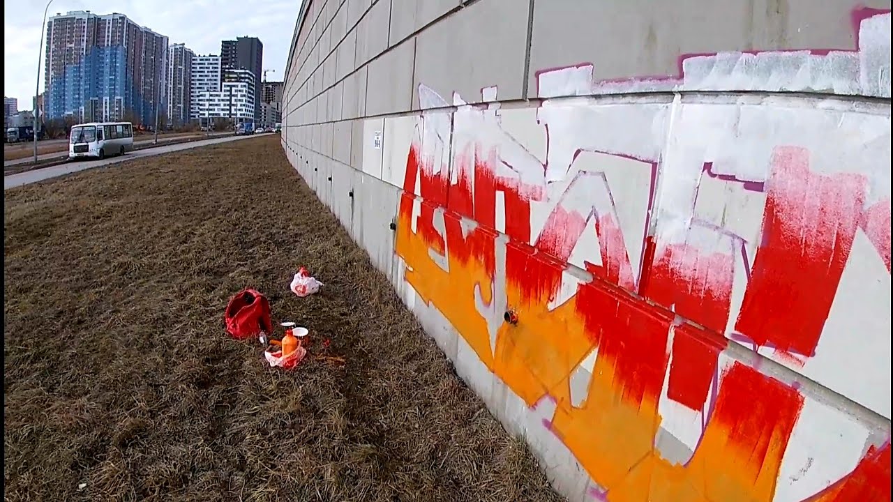 Color GRAFFITI BOMBING in the city /paint rollers + spray. BradoStf