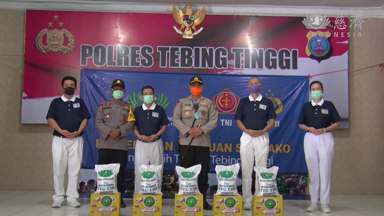 Pembagian 2500 paket sembako di Tebing Tinggi