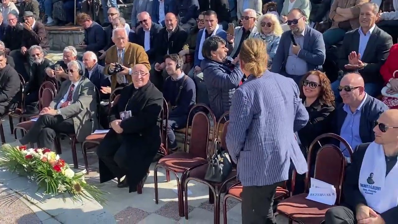 Vera Grabocka nderohet me &ccedil;mimin &ldquo;Unaza e Katiti,&rdquo; Timo Flloko magjeps me poezi kushtuar Jezusit