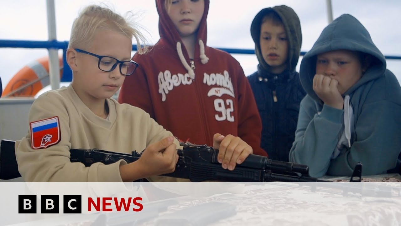 What it's like inside Vladimir Putin&rsquo;s Russian Youth Army | BBC News