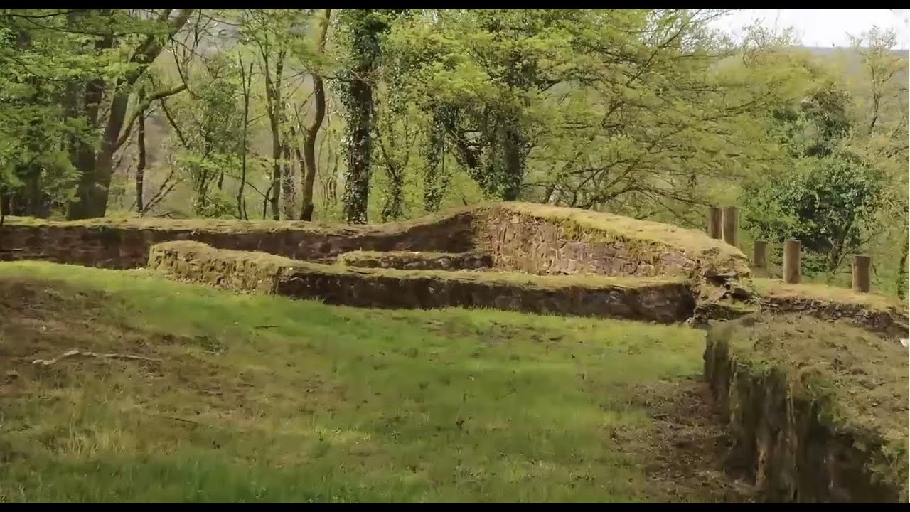 Visite d'un camp romain antique dans les Ardennes et son histoire.