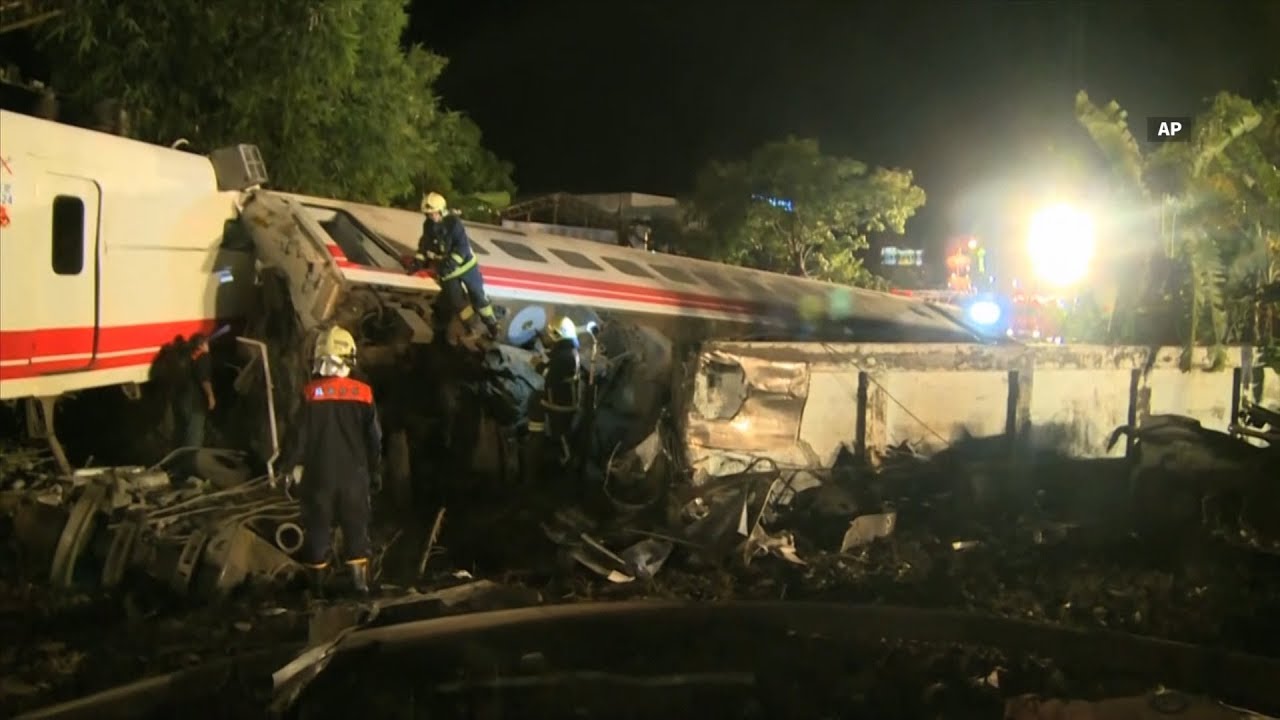 Taiwan&nbsp;train crash kills at least 18, injures 160