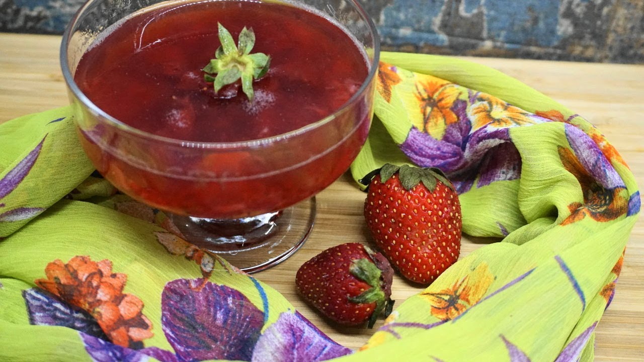 Σπιτικό ζελέ με κομμάτια φράουλα - Homemade strawberry jelly