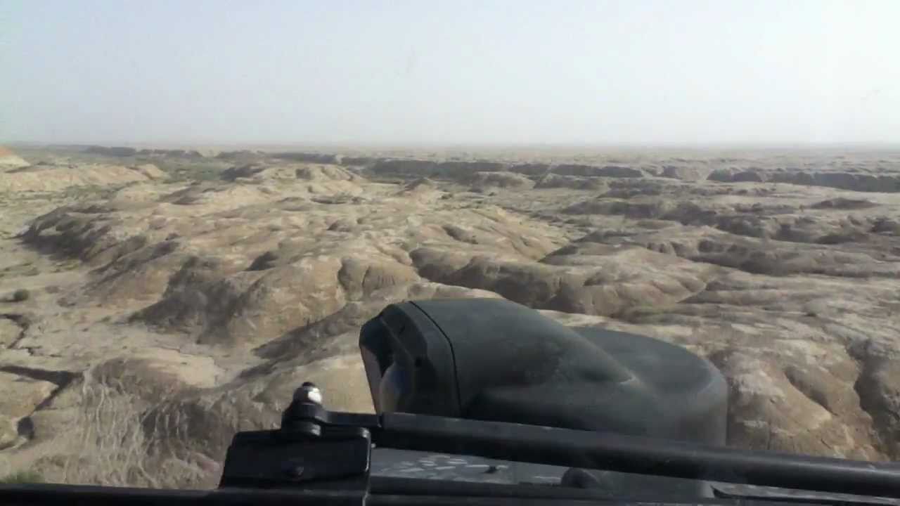 AH-64D Apache gets low in Afghanistan [HD]