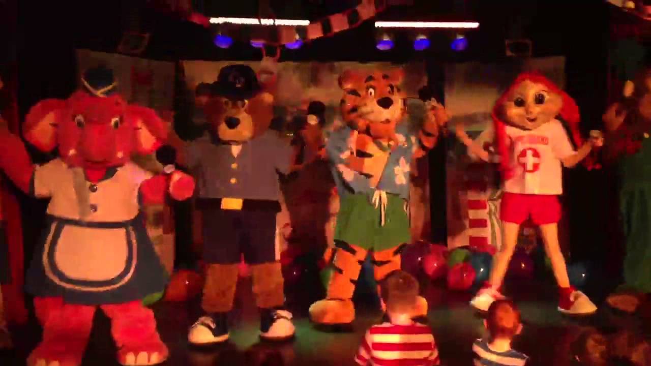 Seaside squad do gangnam style Haggerston castle