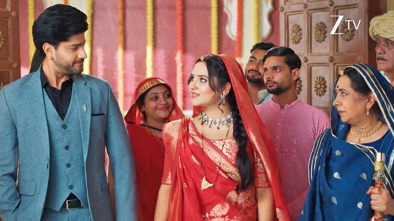 VASUDHA | Santosh ne karwaaya Vasu ka grih-pravesh.
