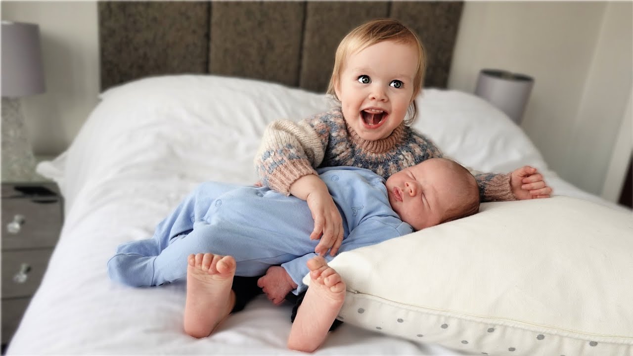 OUR BABY MEETS OUR NEW BABY! | Family Fizz