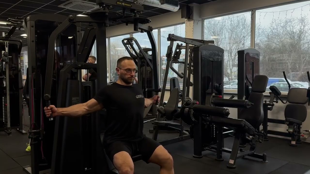 Rozpiętki na maszynie typu butterfly (pec deck)