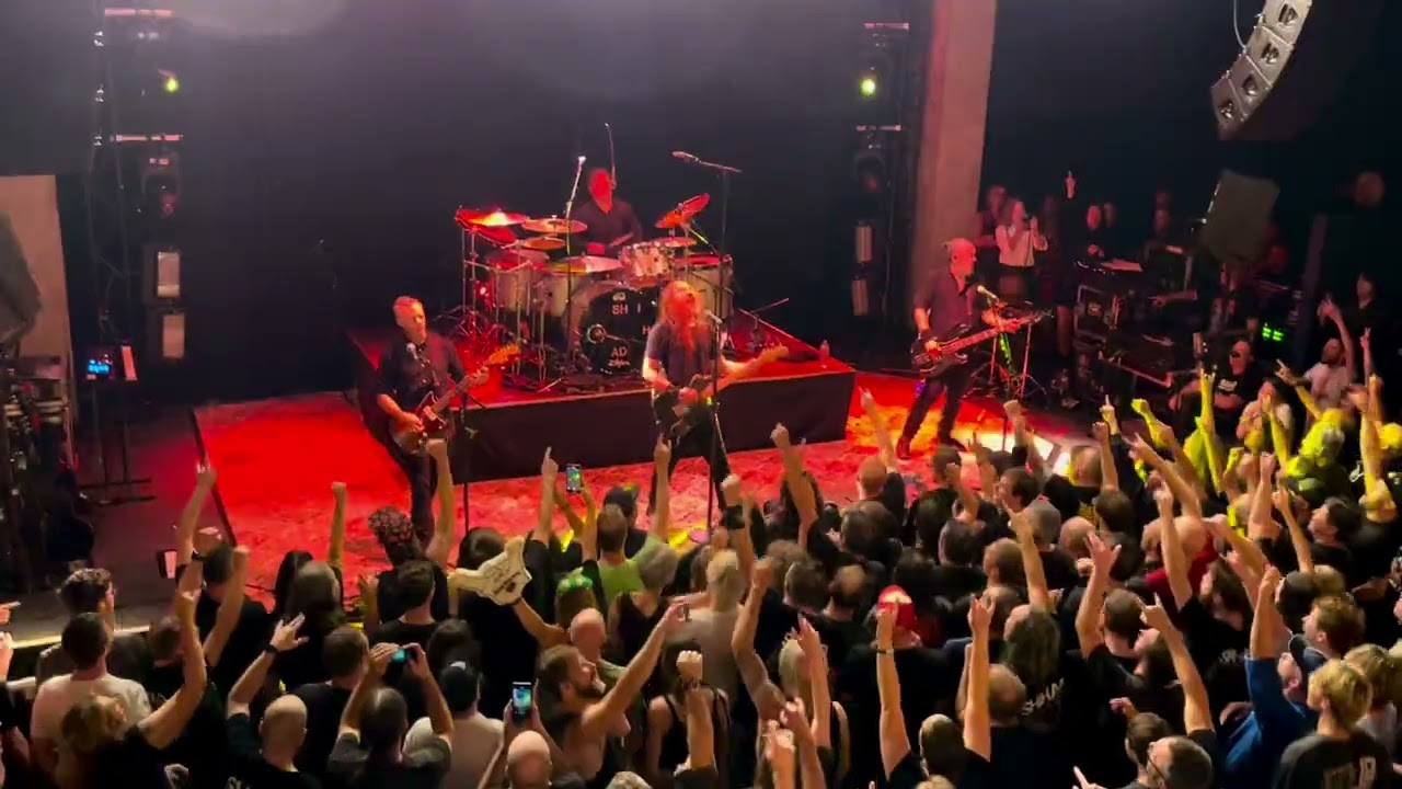 ‘ Run ‘ Shihad. The last ever show at Meow Nui. ( 16/03/25 )