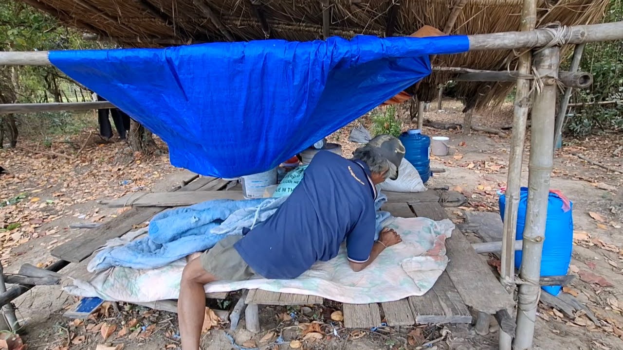 ลุงแอดอายุ63ปียูกะทอ่มกางป่าเพียงลำพัง#แม่น้องรุ่งบ้านนา 