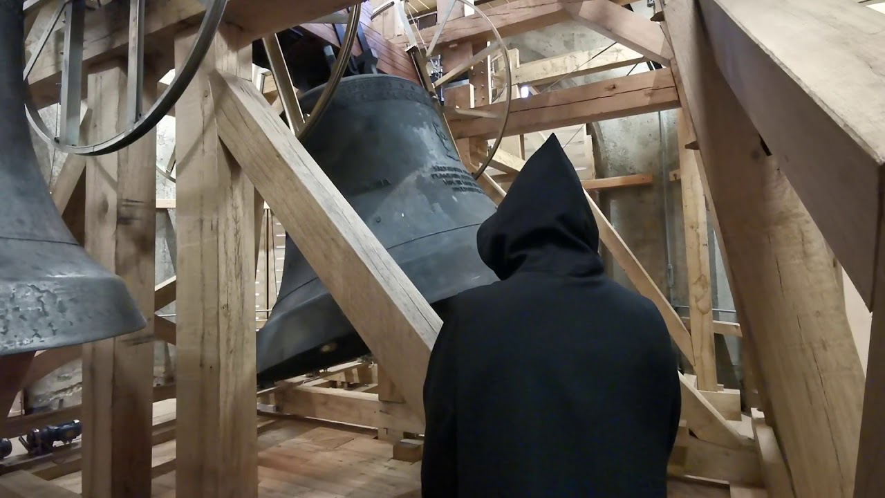 Klosterfilm St. Ottilien: Mönch und läutende Glocke 1