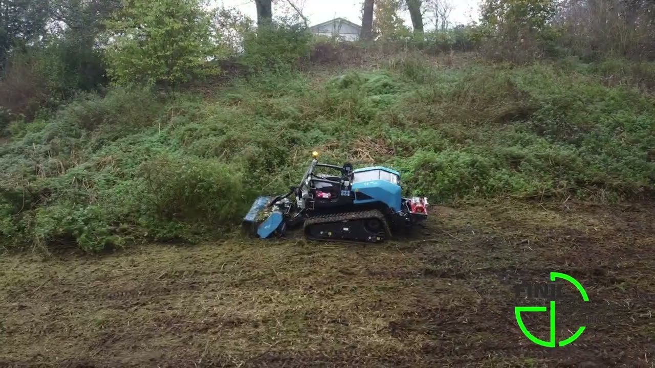 TMU 40 von C4 Meccanica Mulchraupe - Steilhang per Funk & Fahrersitz
