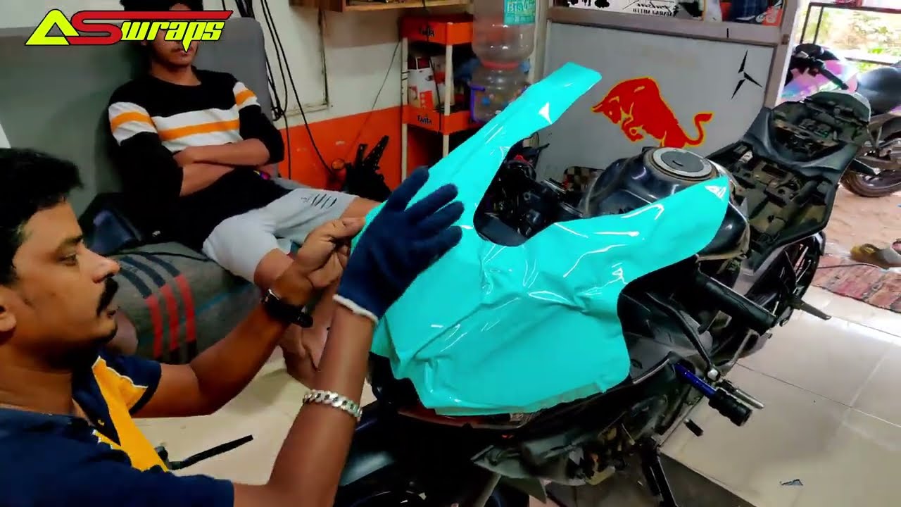 Yamaha R15v3  stickers modified