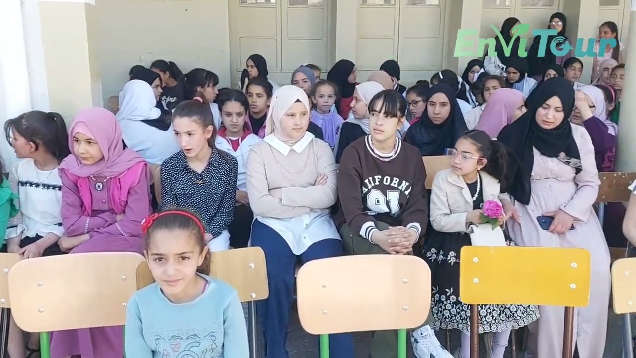 حفل تكريم التلاميذ المتفوقين الأوائل بمناسبة يوم العلم...بمتوسطة محمدي عمارة - شلالة العذاورة