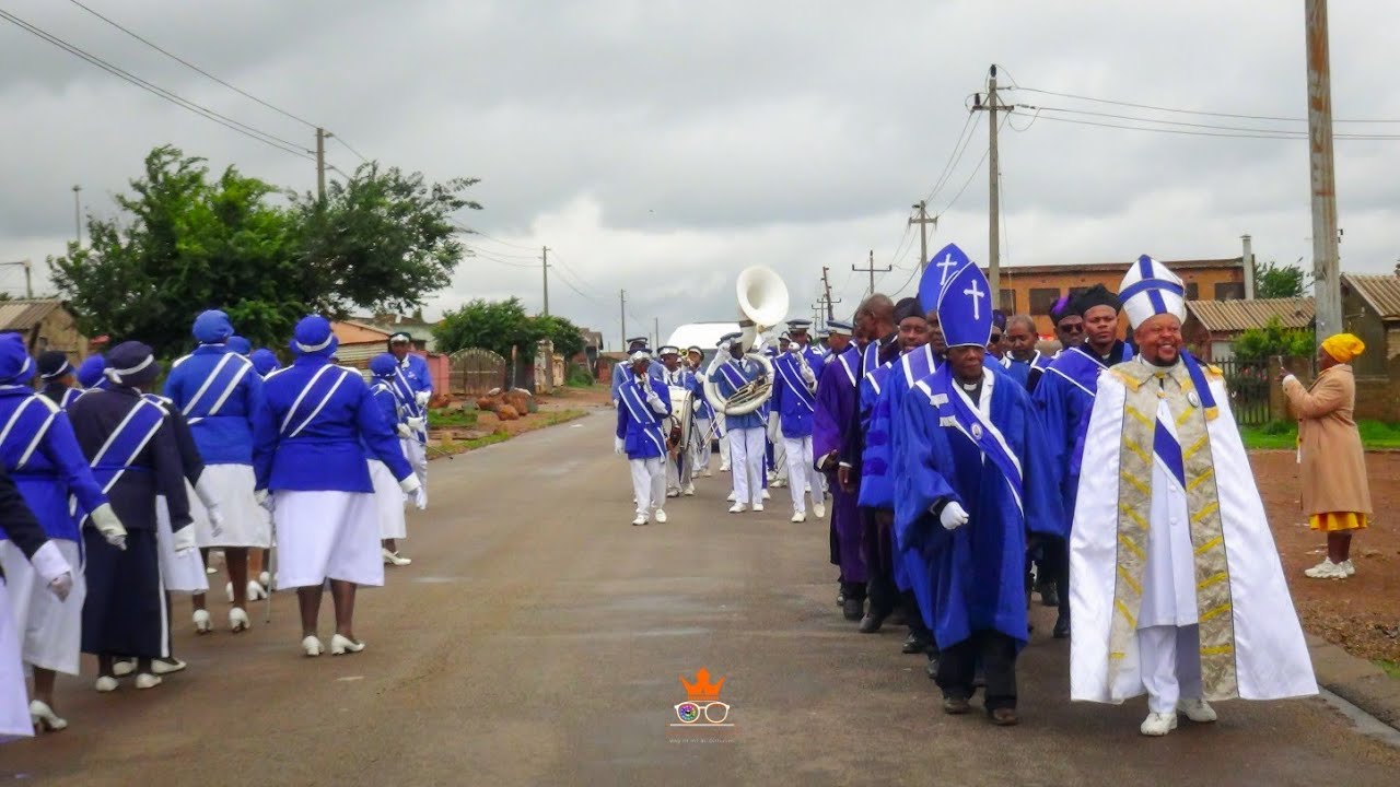 Closing band Parade