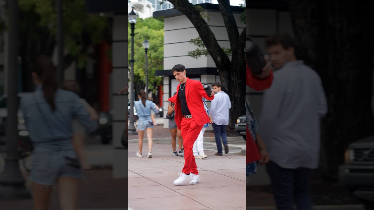 How to cross a street with style 😳