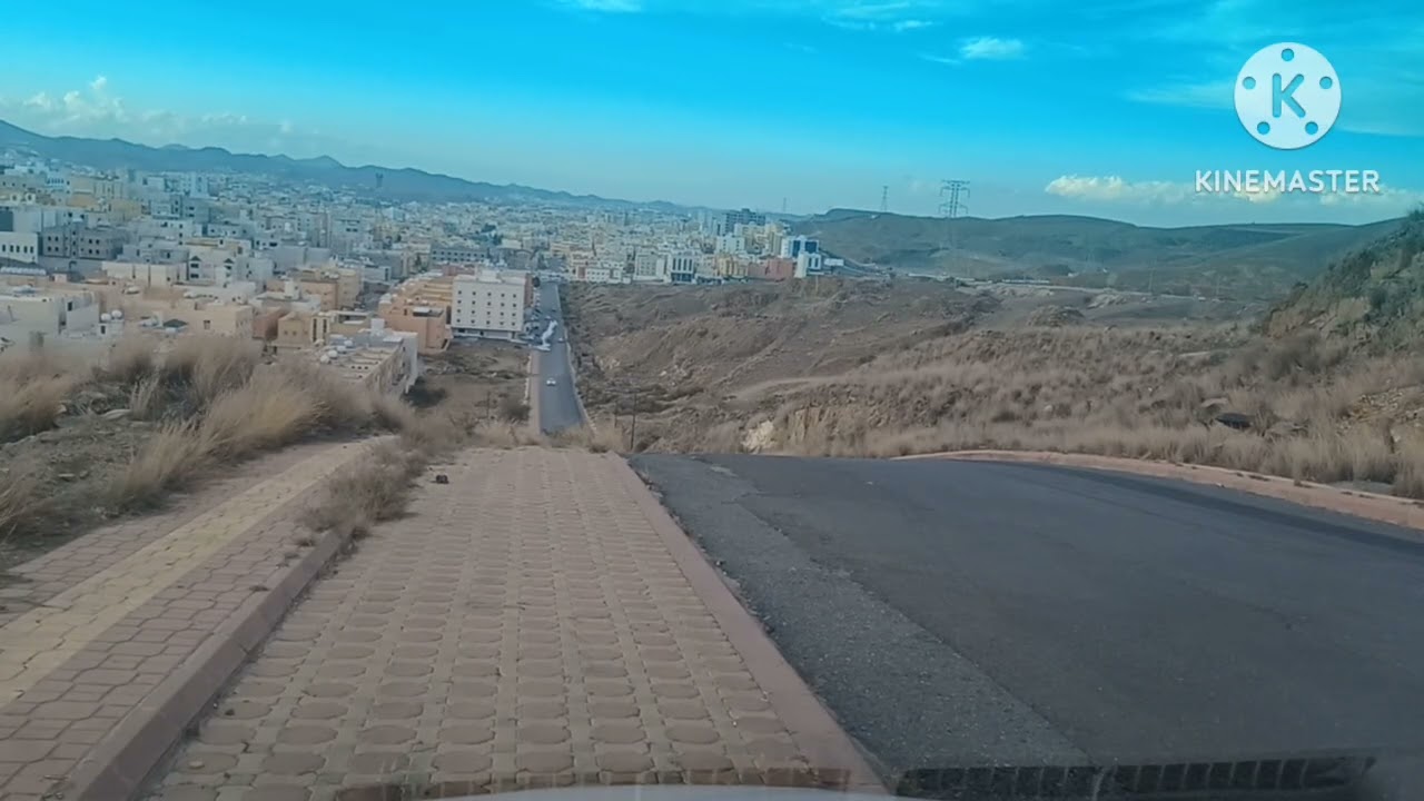پہاڑوں سے جھانکنا ابھا کا نظارہ 