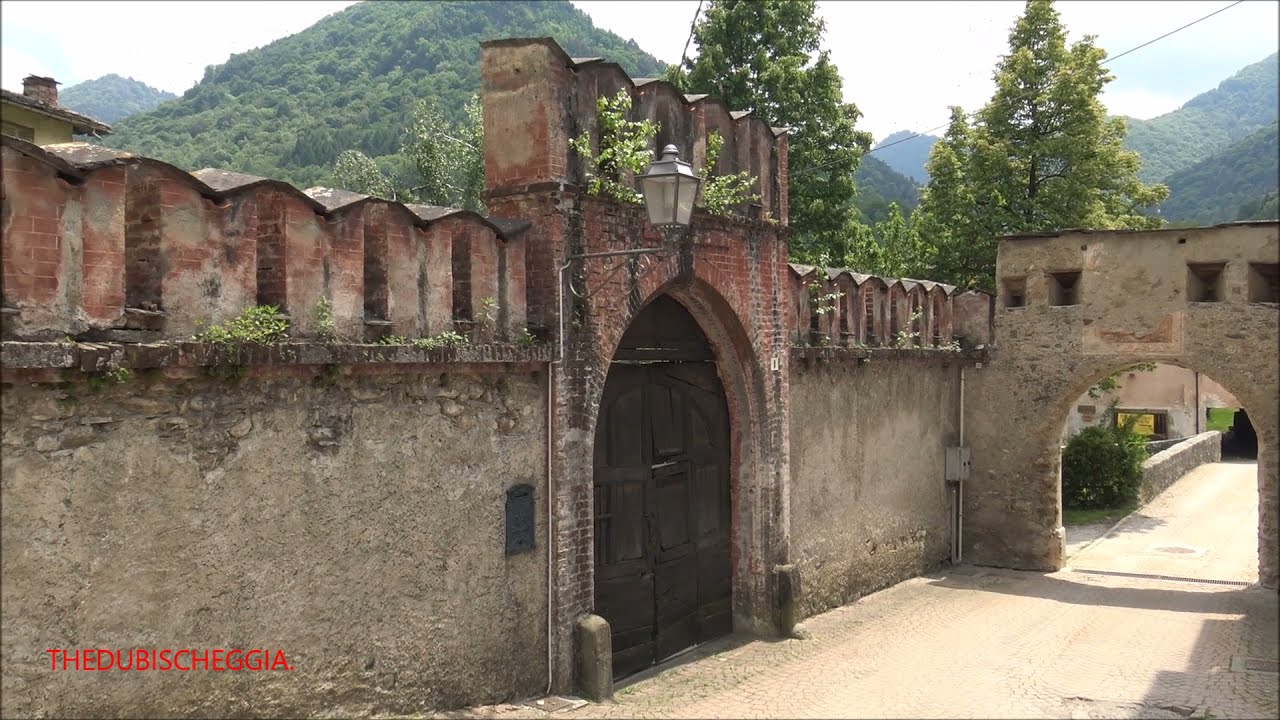 IL TORRENTE GRANA E PANORAMICA DEL CASTELLO DEL XIV - A MONTEROSSO GRANA. (CN) VEN. 28 - 5 - 2021.