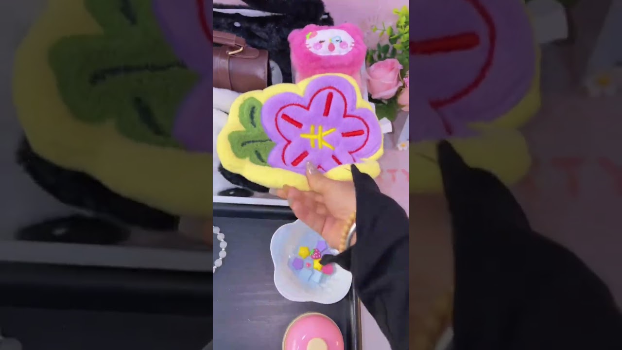 @emma So lucky girl!!! Thank u so much!!! #asmr #usa #gift #diy #fyp #luckyscoop #cute #bracelets 