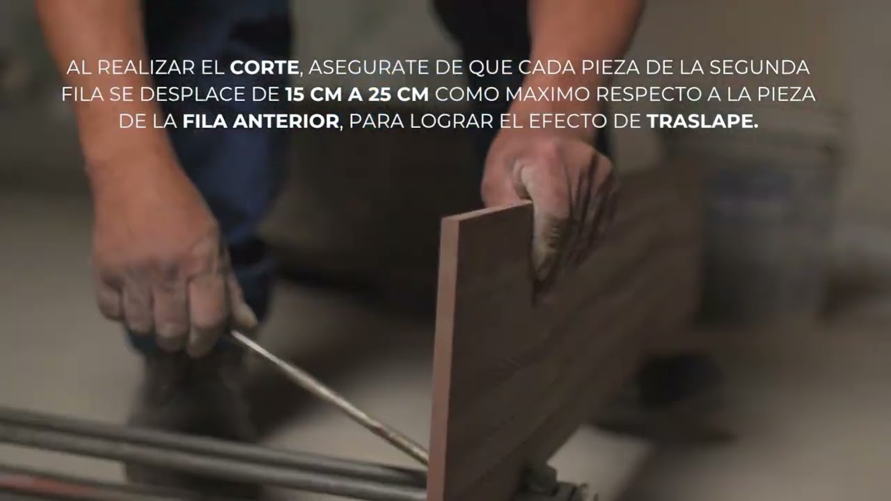 C&oacute;mo Colocar Porcelanato Tipo Madera | T&eacute;cnica de Traslape 15-25% Paso a Paso