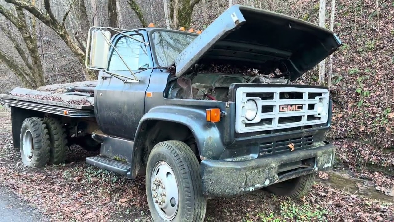 GMC 3500 and GMC 7000 Walkaroubd