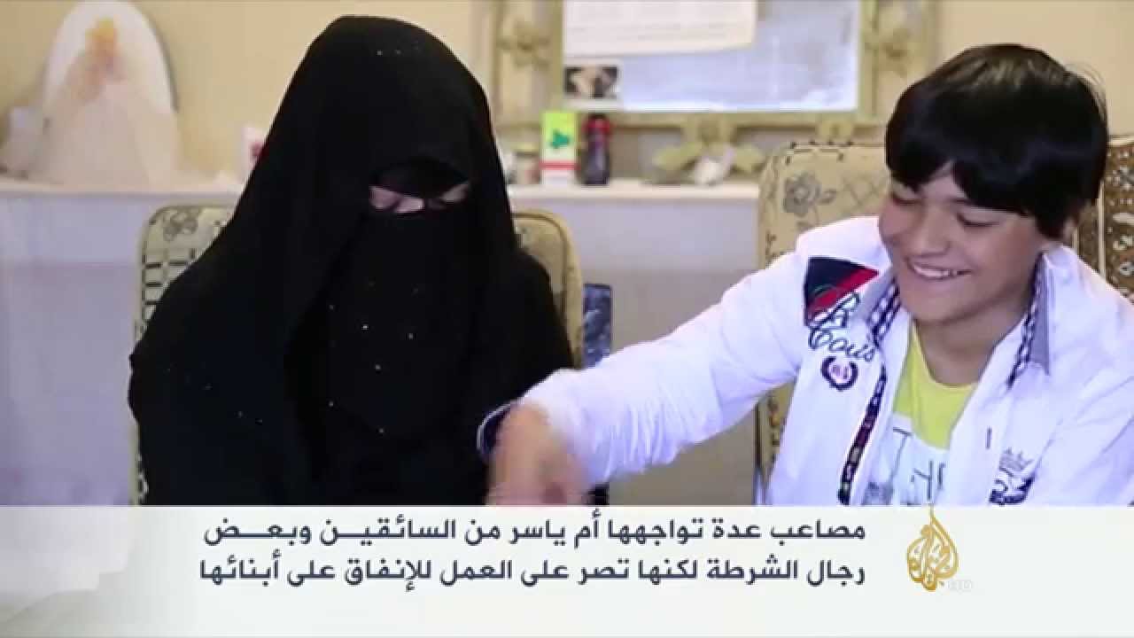 أرملة مصرية تقود مركبة للإنفاق على أبنائها