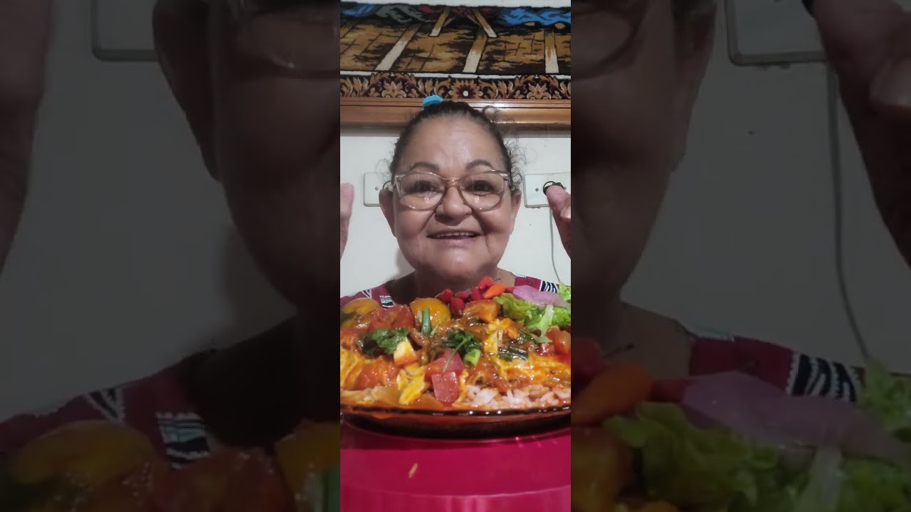 Bora de peixe mollo salada pimenta maravilhoso gratidão sempre a Deus e a vcs 