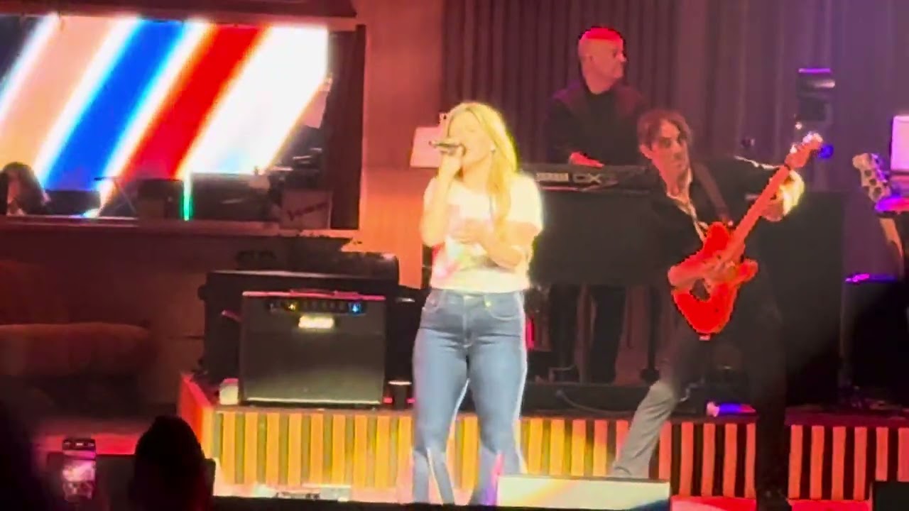 Kelly Clarkson - Miss Independent