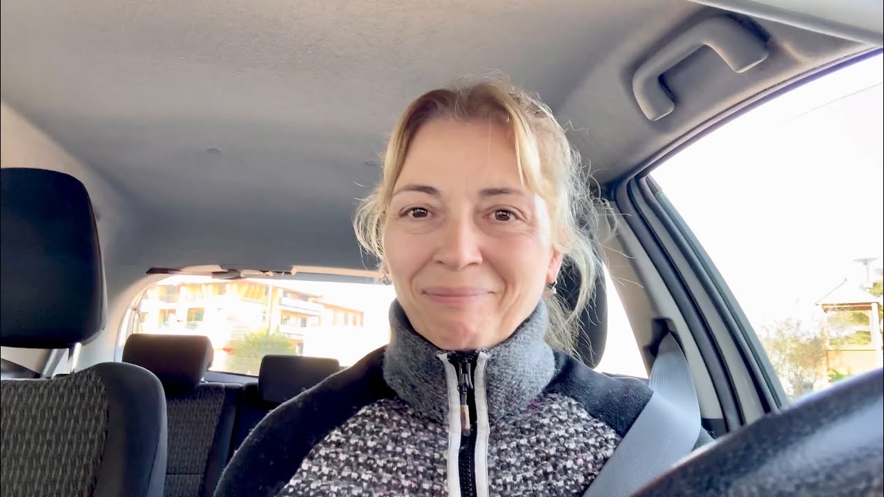 Хайде да пием кафе на моя балкон. Напазарувах, изгубих си гимбала, търсим апартамент за дъщеря ми
