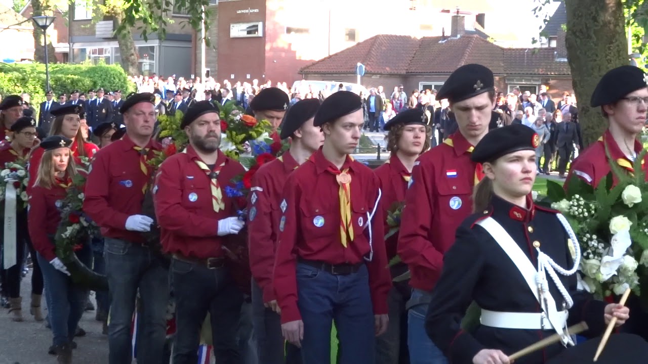 Aankomst stoet 4 mei Herdenking bij Wilhelminapark