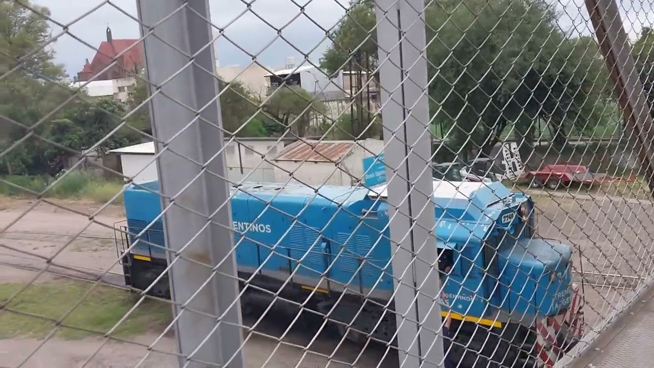 G22 7748 y G22 con esquema de FERROCARRILES ARGENTINOS En ALTA CÓRDOBA y colectivos