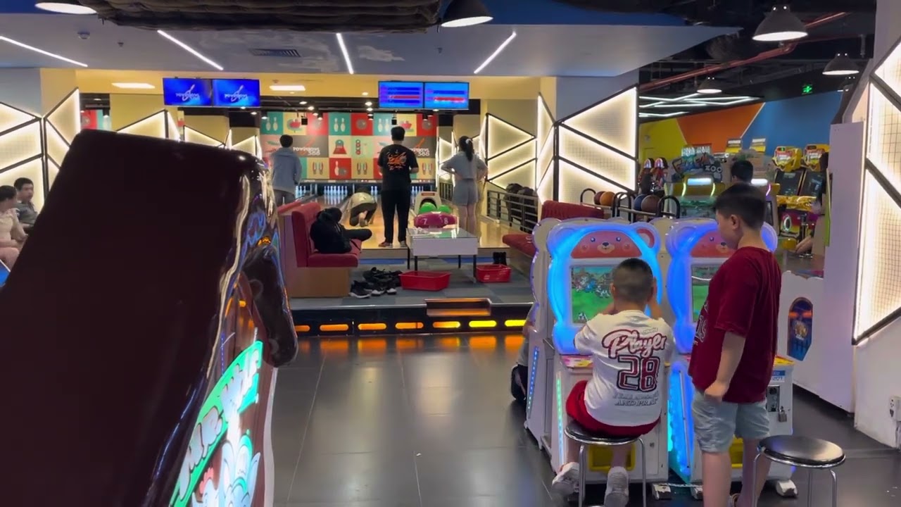 Nha Trang Center Chơi Game Bowling, Bắn Cá và Nhà Banh cùng LoungeV Studio tại Siêu Thị của Việt Nam