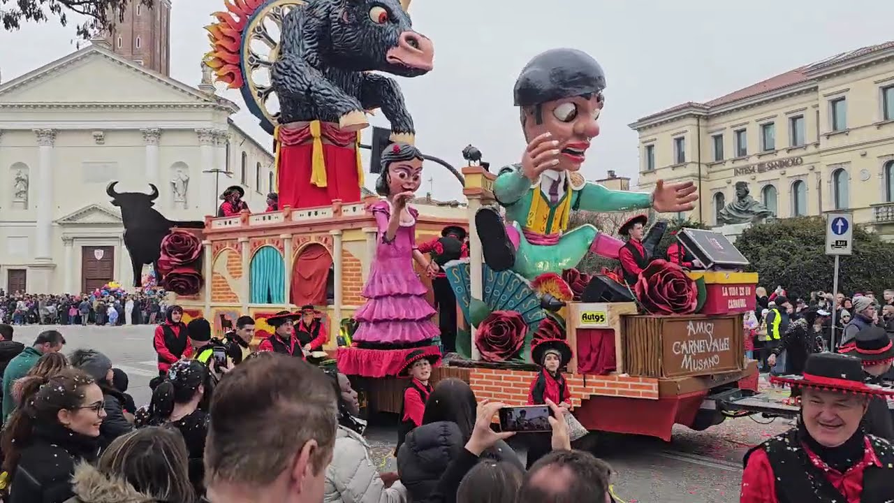 The Dolo Carnival in Italy: Floats, Masks, and Music – A Feast for the Senses!
