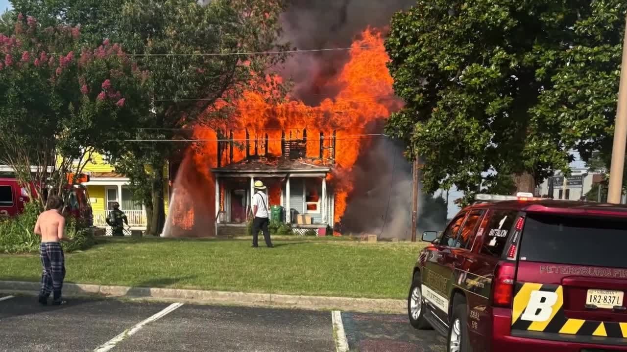 Petersburg house fire spreads to neighboring home
