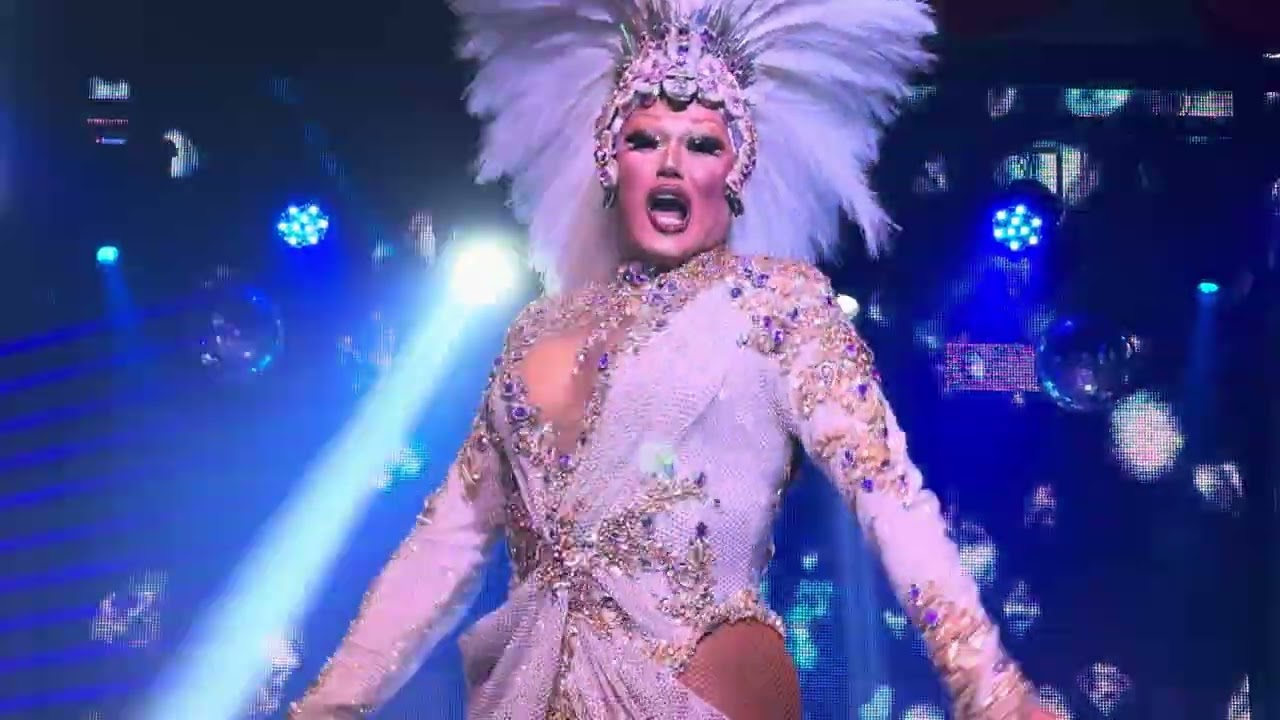 Lysabombom BLUESPACE sábado LOVE ME LIKE A DIVA😘