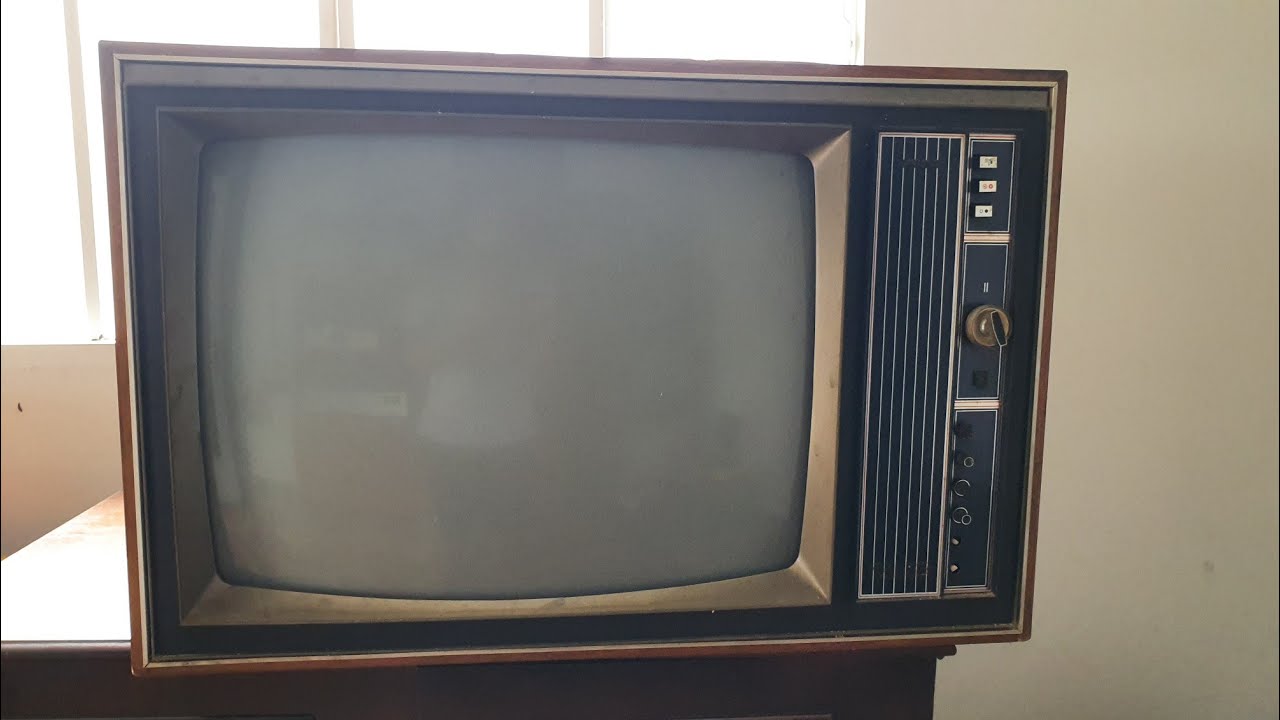 Funciona ou Explode? TV Antiga Valvulada Philips KL1 (1973)