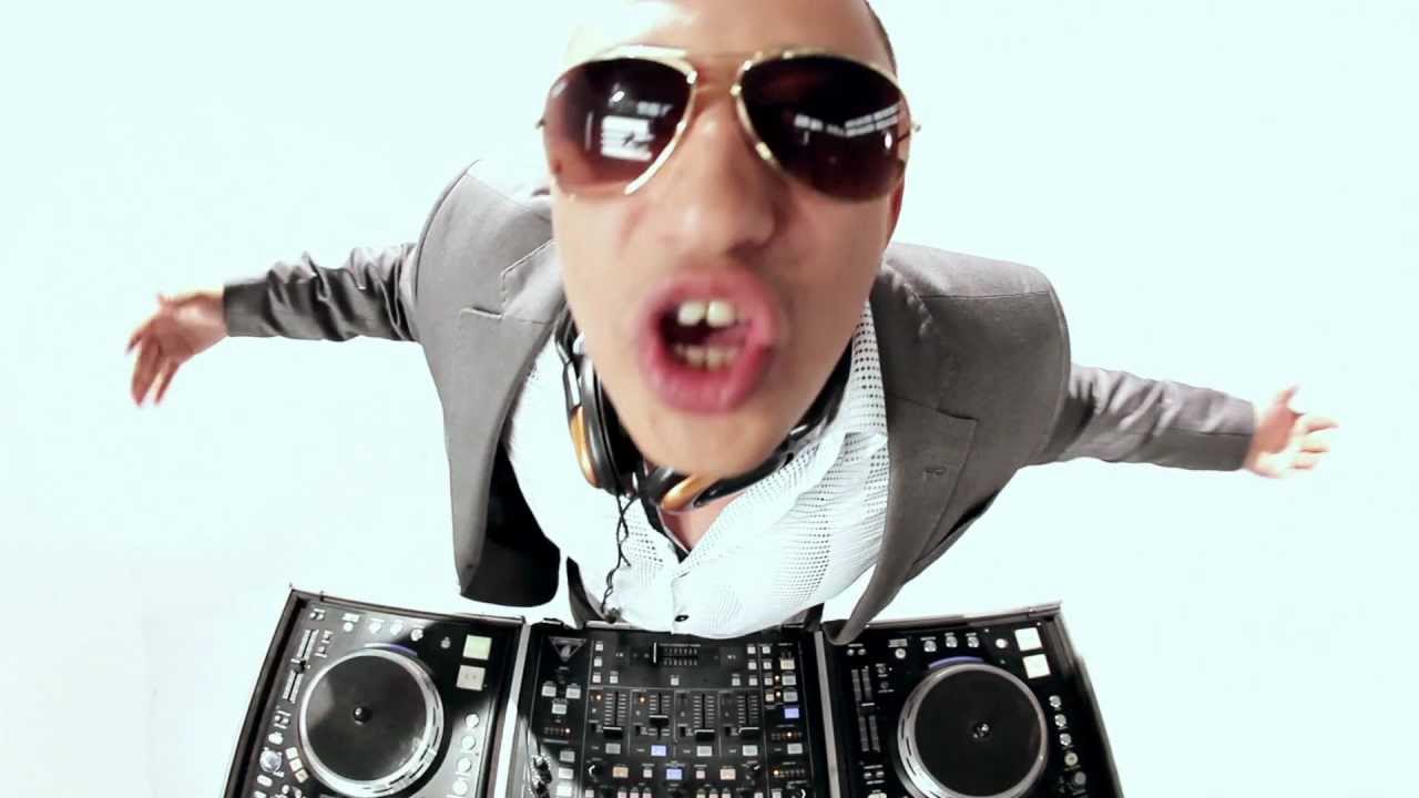 KOLA LOKA - El Cachito (Official Video HD)