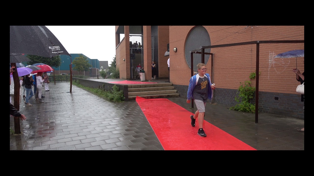 Uitzwaaien Groep 8 Basisschool Bosdael 12 Juli 2017
