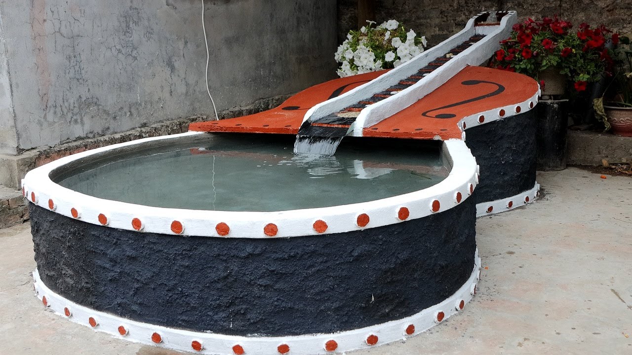 A Special Aquarium In The Shape Of A Violin Xtrat - Garden Decoration