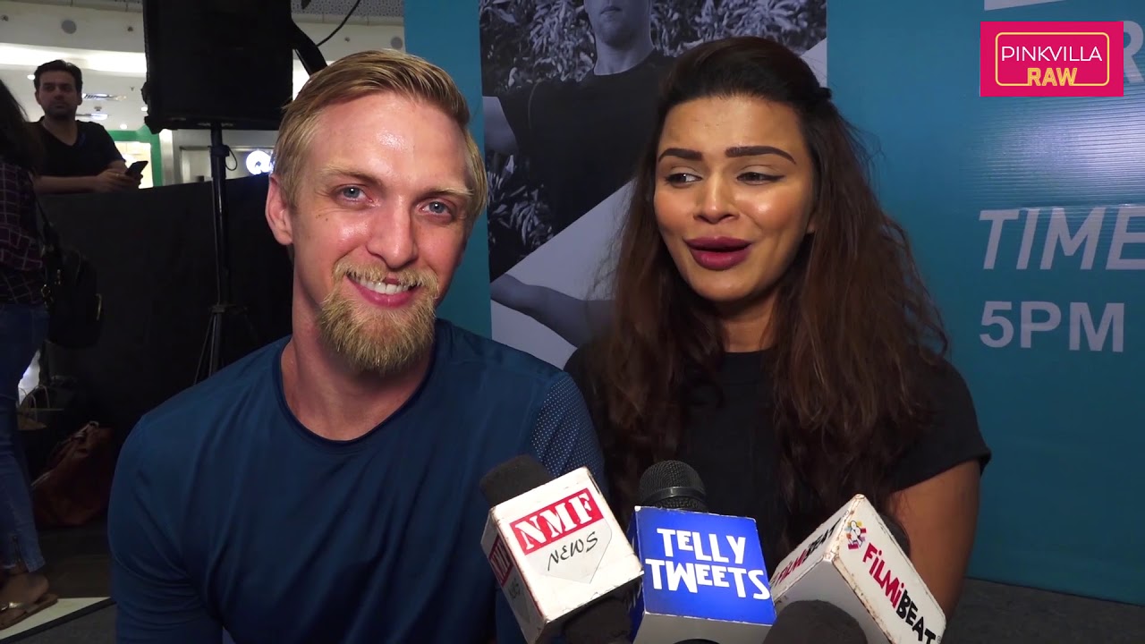 Couple Aashka Goradia and Brent Goble hosted a Yoga Master Class | Pinkvilla Raw | Bollywood