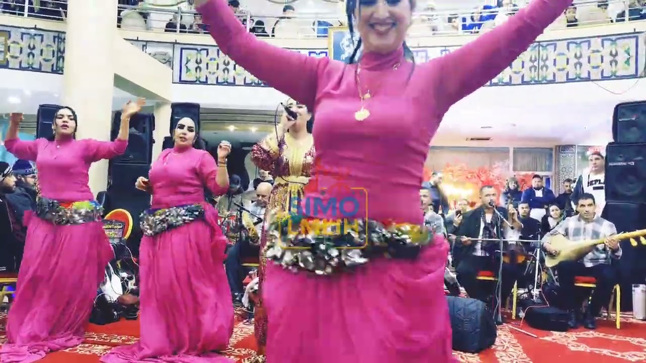 مجموعة الفنانة الامازيغية #زينة_اطلس 3ars amazighi m3a nas #khenifra 