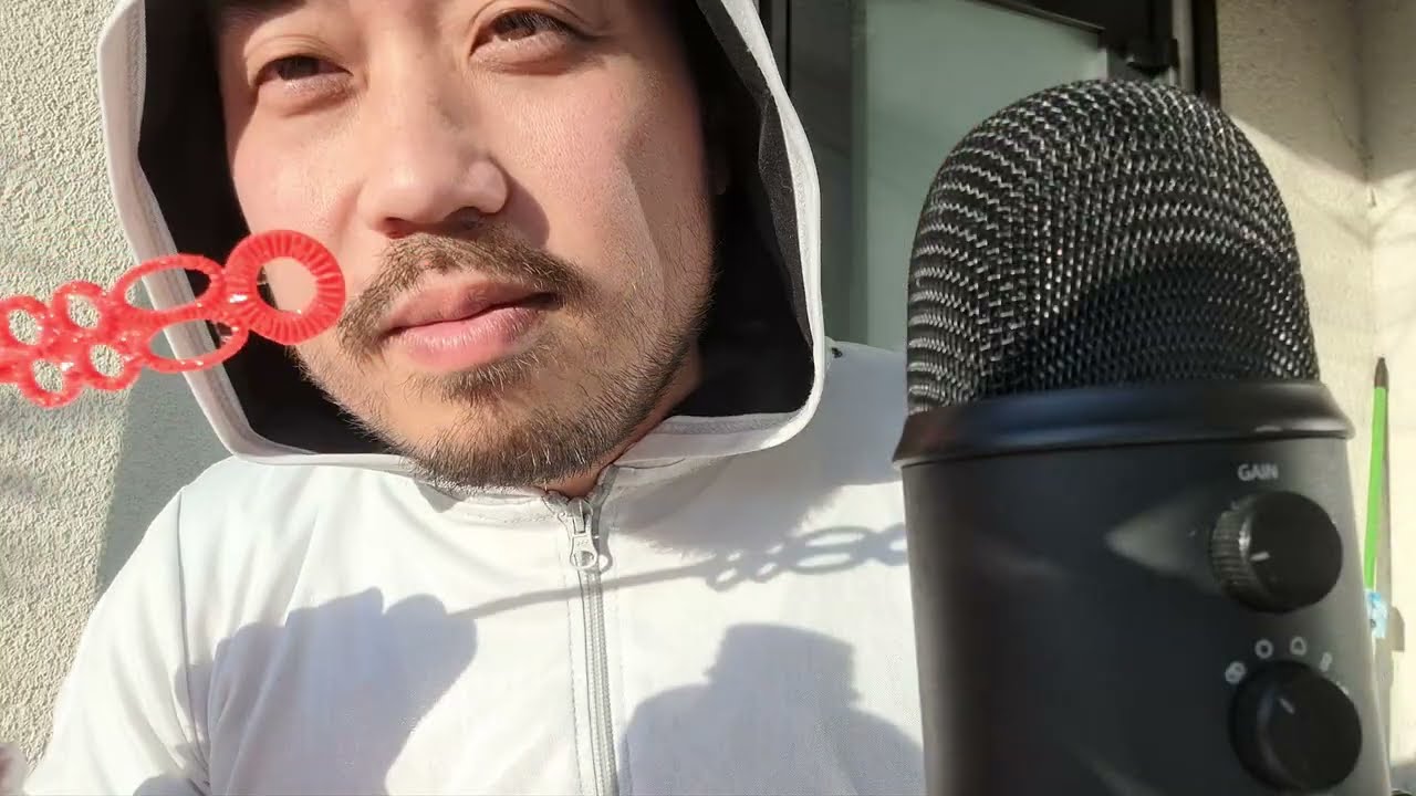 ASMR MOUTH SOUNDS & BLOWING BUBBLES