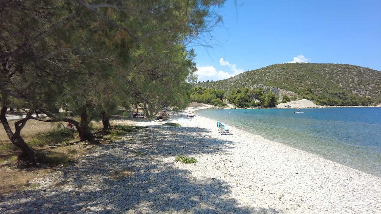 Σε 60' από Αθήνα, Διάφανα νερά, Φυσική Σκιά, Χωρίς Ομπρελοξαπλώστρες - Παραλία Λυχνάρι Κορινθίας, 4Κ