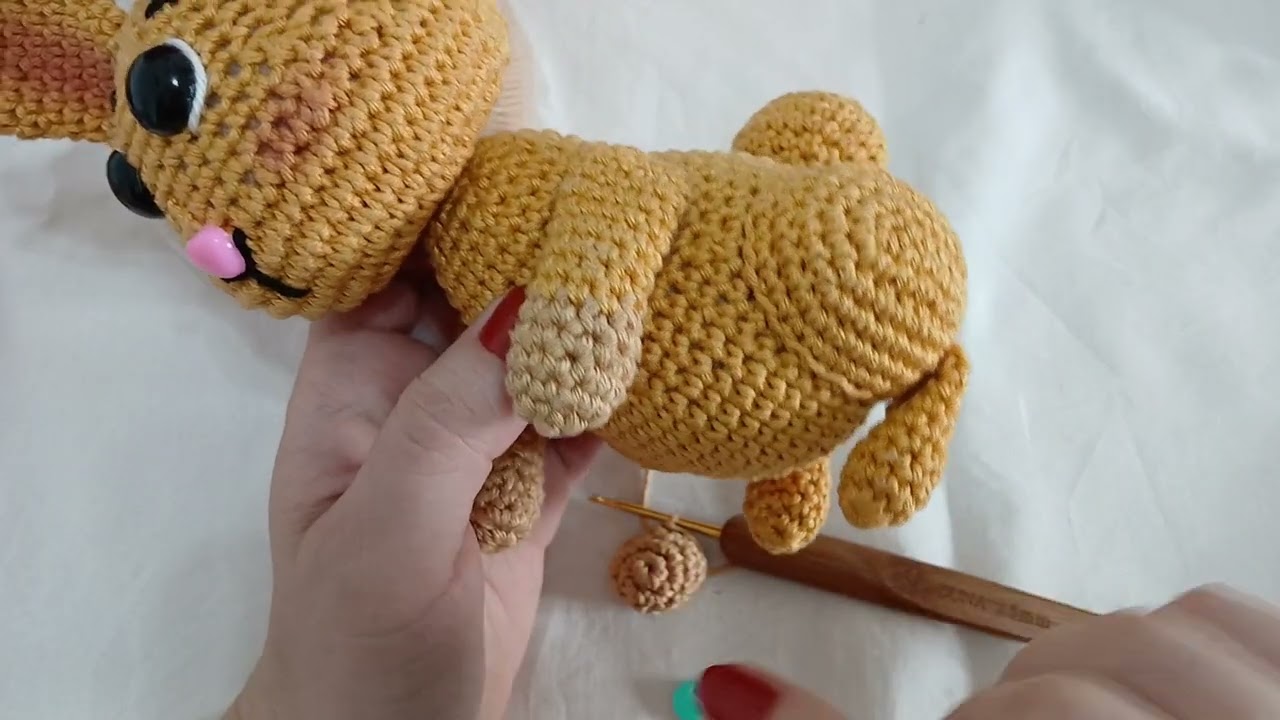 Aula 1 - Braços, pés e orelhas do coelho de Páscoa - passo a passo amigurumi #amigurumi #crochê 