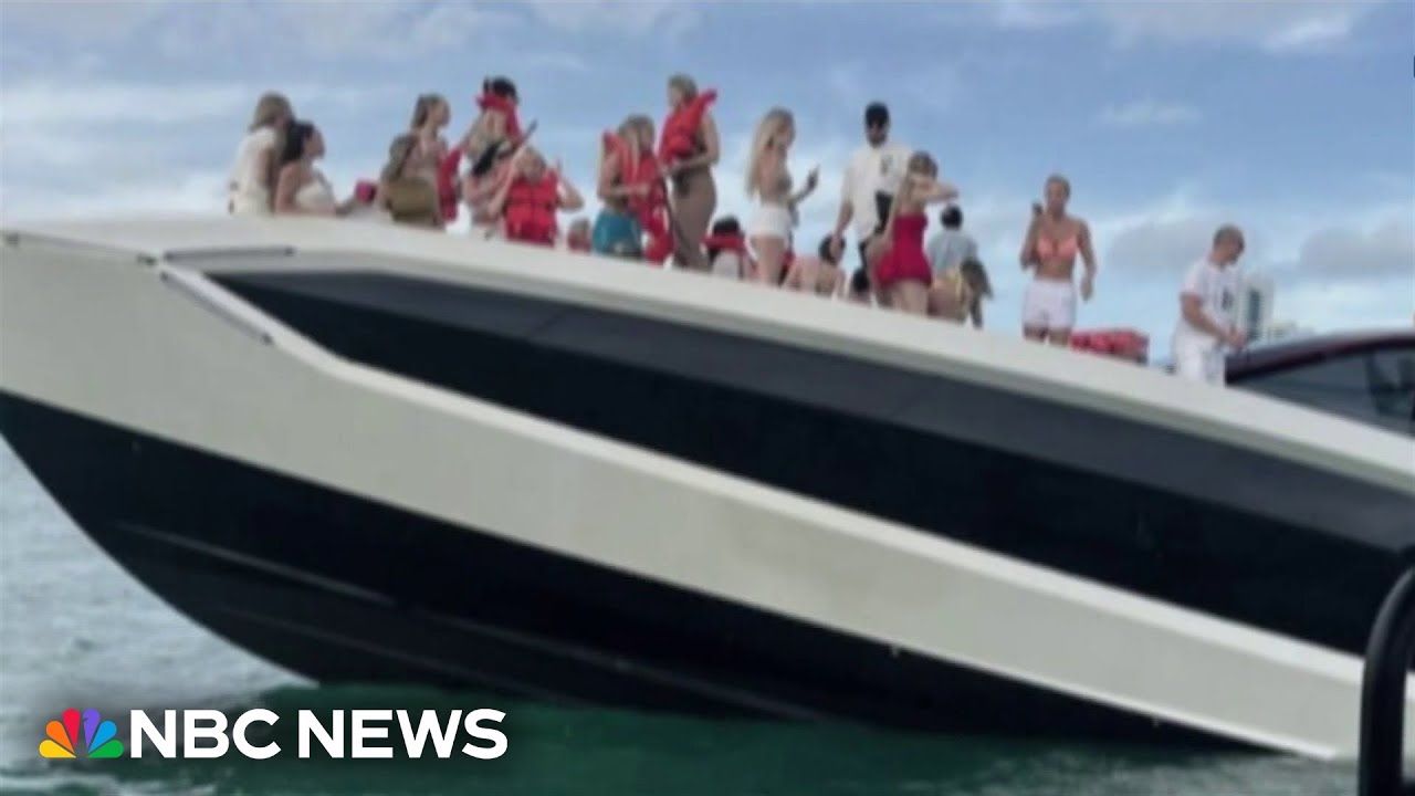 Yacht packed with influencers sinks