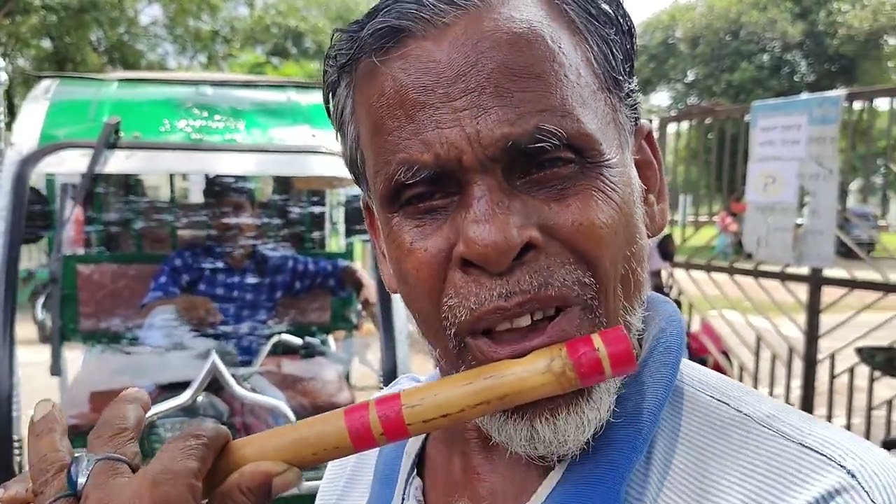 গফুর চাচার বাঁশির সুর অসাধারণ।