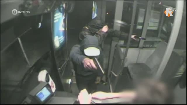 RET beperkt kaartverkoop in bus in strijd tegen overvallen