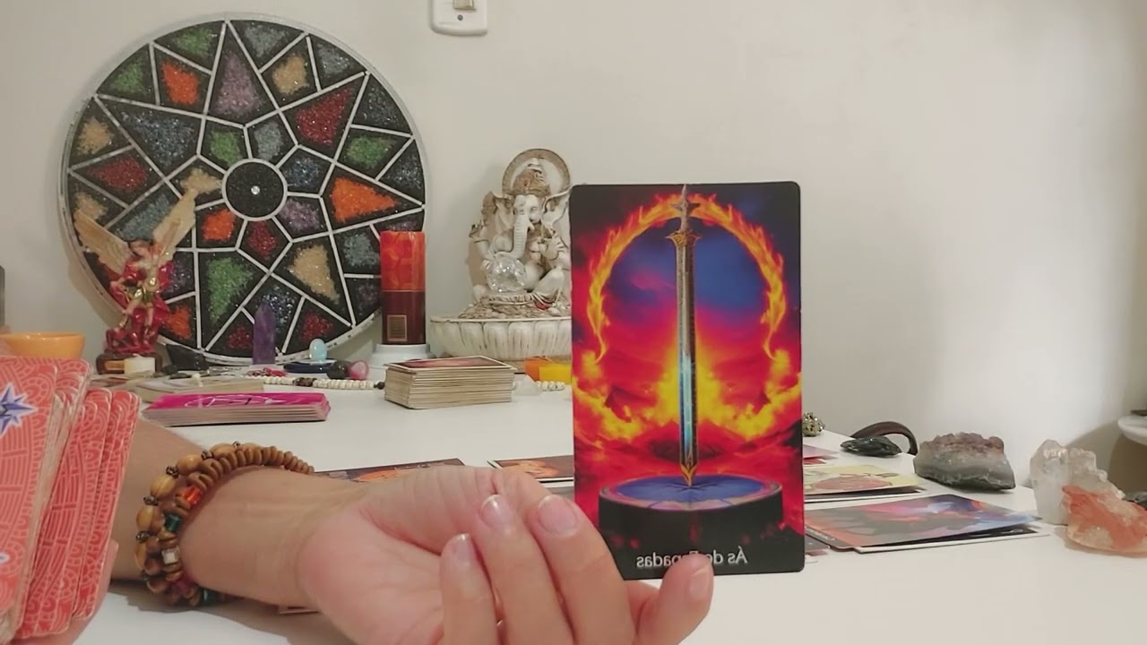♓ PEIXES ⭐ TEM GENTE QUERENDO SABER DEMAIS DA SUA VIDA ⭐ UM AMOR MUY CALIENTE... ⭐
